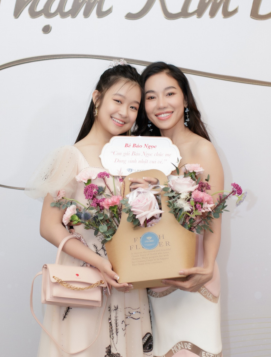 "Hoa khôi nhí" Bảo Ngọc gây bất ngờ với ngoại hình cao lớn. Nhiều khán giả kỳ vọng diễn viên của Gia đình là số một sẽ thử sức tại một cuộc thi nhan sắc trong tương lai. Ảnh: NVCC