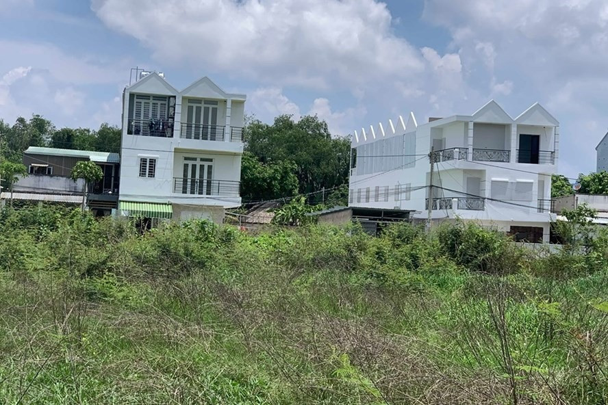 Khi chứng minh được chỉ có một căn nhà ở và đất ở duy nhất thì chủ sở hữu sẽ được miến thuế thu nhập cá nhân khi thực hiện giao dịch bán nhà đất. Ảnh minh họa: LĐO Khi chứng minh được chỉ có một căn nhà ở và đất ở duy nhất thì chủ sở hữu sẽ được miến thuế thu nhập cá nhân khi thực hiện giao dịch bán nhà đất. Ảnh minh họa: LĐO