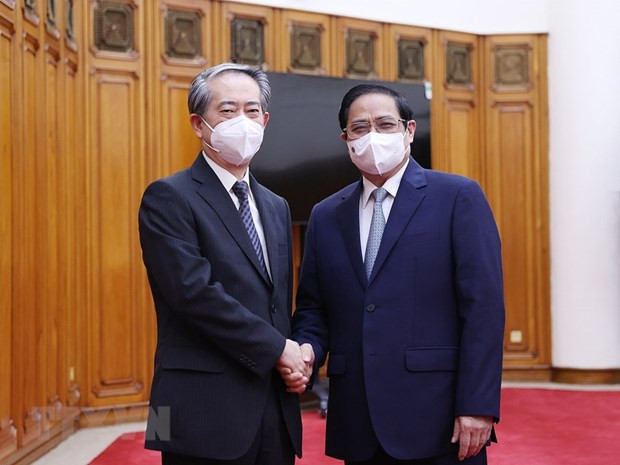 Thủ tướng Phạm Minh Chính với Đại sứ Hùng Ba trong một cuộc gặp. Ảnh: Dương Giang/TTXVN