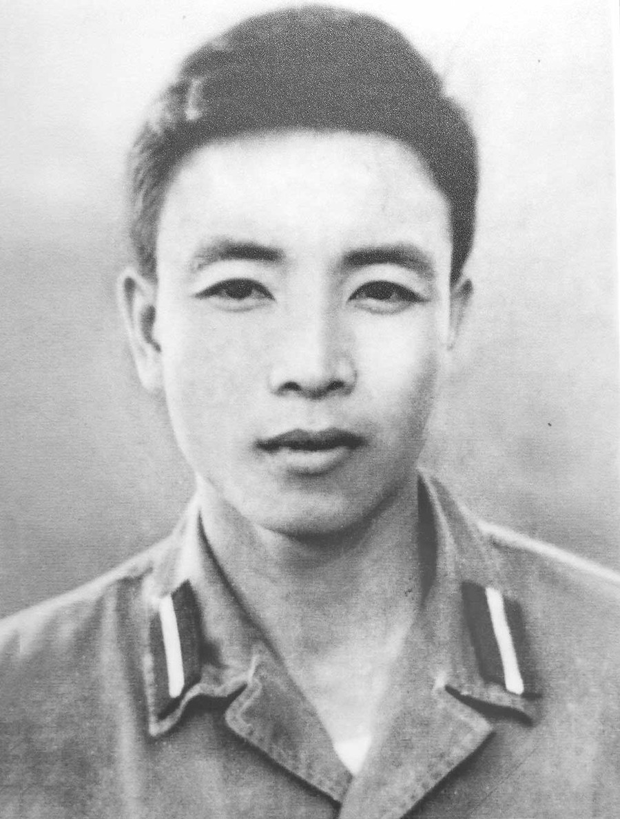 Thiếu úy - học viên Lê Hữu Tới Sinh ngày: 9.9.1950 Nhập ngũ: 25.8.1970 Quê quán: Quỳnh Hưng, Quỳnh Lưu, Nghệ An Hy sinh: 18.2.1979