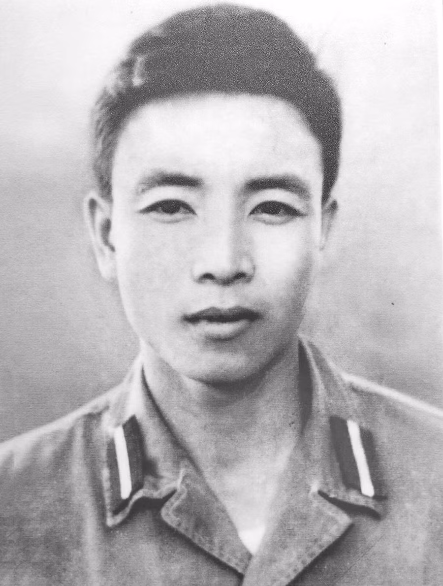 Thiếu úy - học viên Lê Hữu Tới Sinh ngày: 9.9.1950 Nhập ngũ: 25.8.1970 Quê quán: Quỳnh Hưng, Quỳnh Lưu, Nghệ An Hy sinh: 18.2.1979