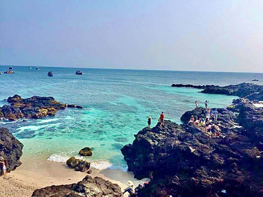 Du lịch đảo Lý Sơn được biết tới là thiên đường giữa đại dương bao la. Ảnh: Tranghoang com.