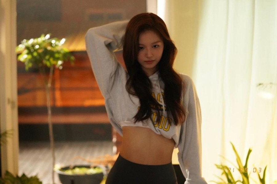 Trước khi ra mắt cùng NMIXX, Sullyoon từng là thực tập sinh tại công ty Woollim Entertainment. Khán giả đánh giá Sullyoon là nữ thần tượng vừa có sắc vừa có tài triển vọng tại Kpop. Ảnh: INSTAGRAM NV