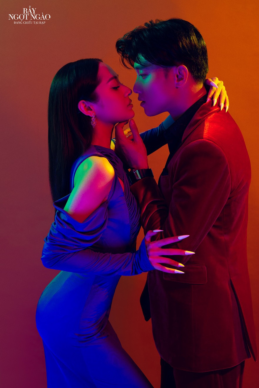 Tạm quên chuyện bạo hành trong phim, Quốc Trường và Bảo Anh lại bùng nổ tình cảm trong bộ hình Valentine. Quốc Trường tỏ ra hào hứng khi bộ phim ra mắt vào dịp lễ Tình nhân bởi ngay từ những ngày đầu ghi hình, anh đã nghĩ đây là thời điểm hoàn hảo. Ảnh: ĐPCC