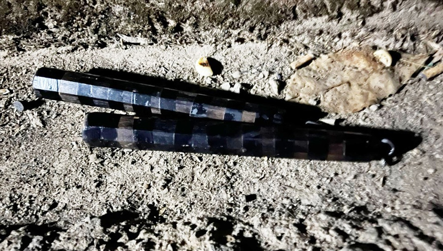 Hung khí thu giữ được. Ảnh: NDCC