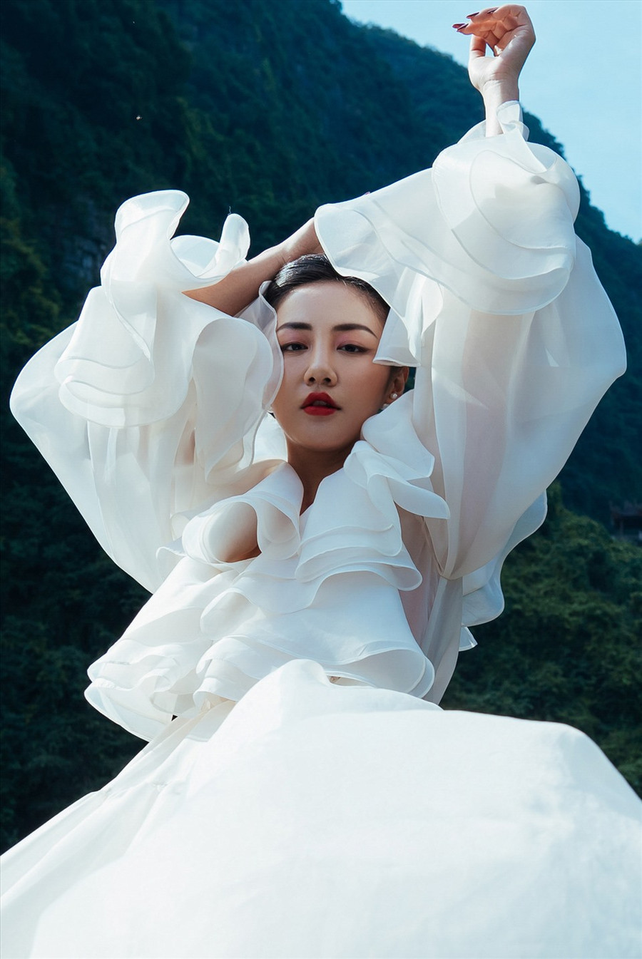 Sự nỗ lực không ngừng nghỉ của Văn Mai Hương đã được ghi nhận. Những ngày cuối năm 2021, hình ảnh của Văn Mai Hương xuất hiện trên Billboard đặt giữa Quảng trường Thời đại (Times Square) ở New York, Mỹ.