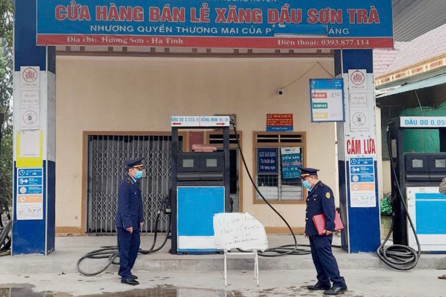 Cửa hàng xăng dầu Sơn Trà bị phạt 30 triệu đồng. Ảnh: TT Cửa hàng xăng dầu Sơn Trà bị phạt 30 triệu đồng. Ảnh: TT