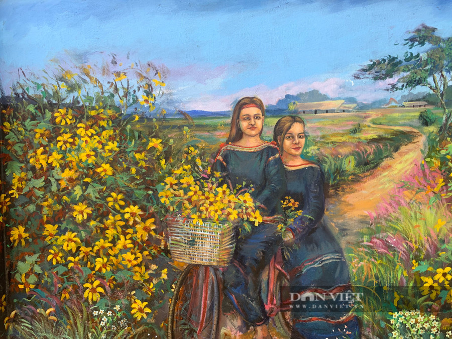 Trải dài suốt con đường này là 32 bức họa về đời sống, văn hóa các dân tộc Êđê, M'nông và những cảnh quan đặc trưng của tỉnh Đắk Lắk. Mỗi bức vẽ lại khắc họa những hình ảnh khác nhau. Ảnh: Phương Hằng Trải dài suốt con đường này là 32 bức họa về đời sống, văn hóa các dân tộc Êđê, M'nông và những cảnh quan đặc trưng của tỉnh Đắk Lắk. Mỗi bức vẽ lại khắc họa những hình ảnh khác nhau. Ảnh: Phương Hằng