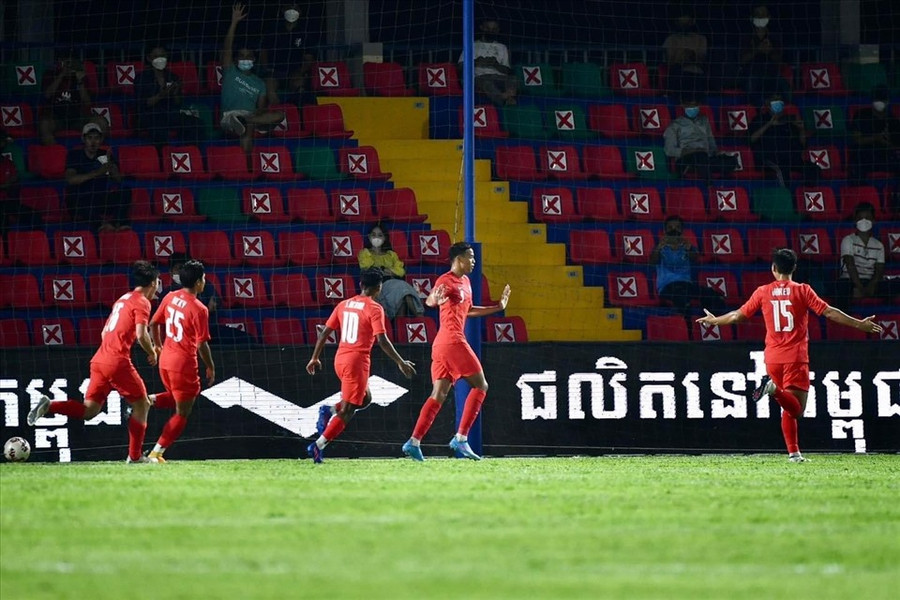 Ilhan Fandi ghi bàm mở tỉ số cho U23 Singapore. Ảnh: Changsuek