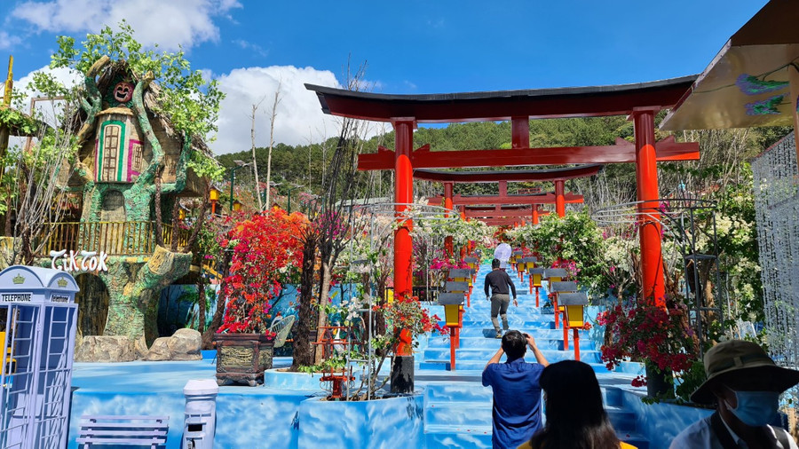 Một góc trong Vườn Thượng Uyển Bay. Ảnh: Lâm Viên