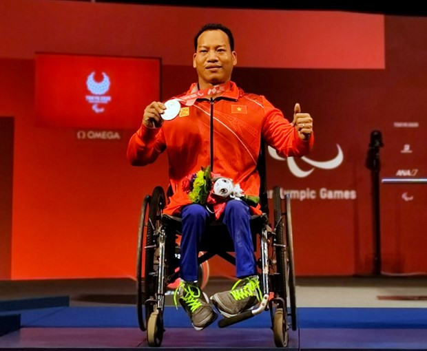 Đô cử Lê Văn Công giành Huy chương Bạc tại Paralympic Tokyo 2021. Đô cử Lê Văn Công giành Huy chương Bạc tại Paralympic Tokyo 2021.