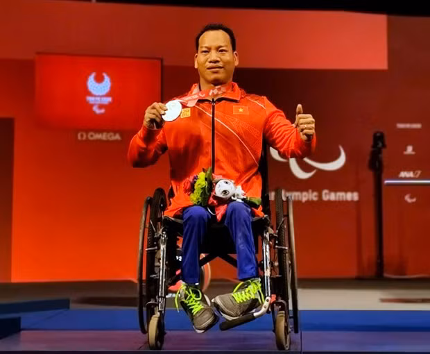  Đô cử Lê Văn Công giành Huy chương Bạc tại Paralympic Tokyo 2021.