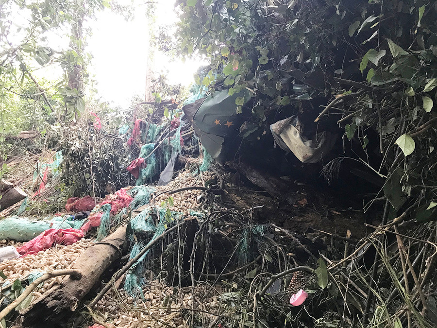 Hiện trường ngổn ngang của vụ tai nạn. Ảnh: Văn Ngọc Hiện trường ngổn ngang của vụ tai nạn. Ảnh: Văn Ngọc