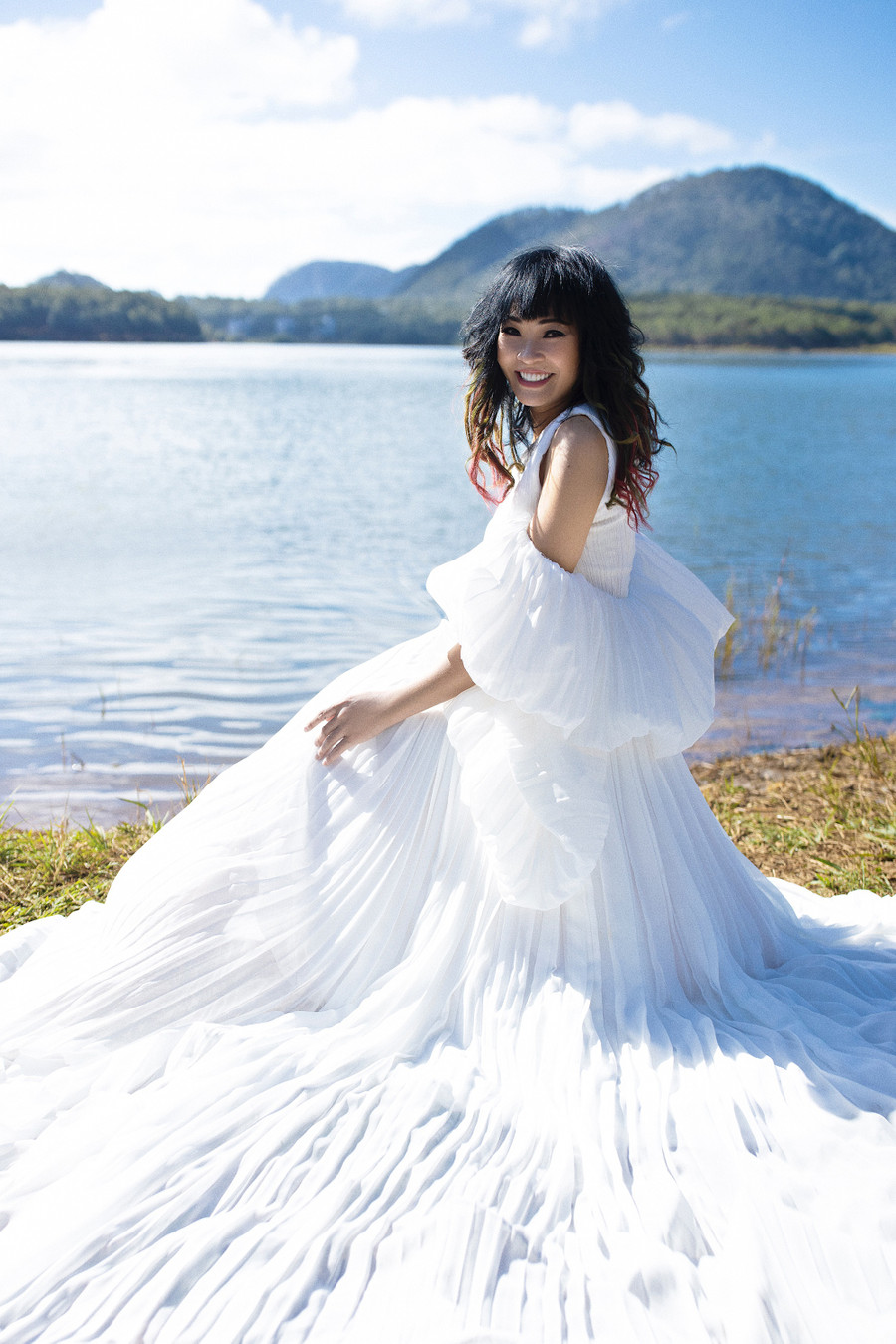 Phương Thanh gây bất ngờ với hình ảnh đằm thắm trong ca khúc mới. Ảnh: MRTWO – Sơn Hải