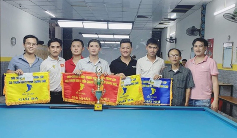 Các cơ thủ đạt thứ hạng cao tại giải đấu. Ảnh: Văn Ngọc