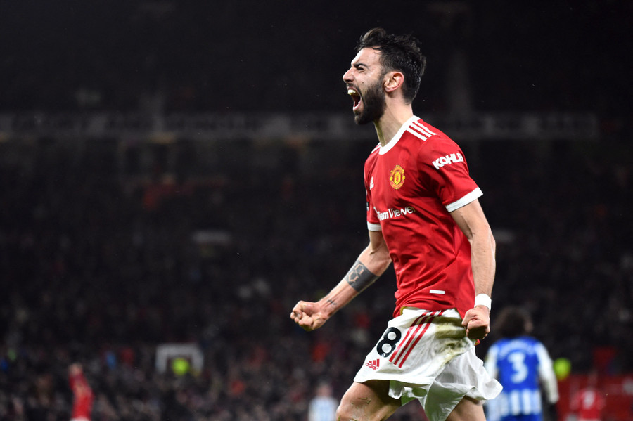 Bruno Fernandes kịp ghi bàn lập công cho M.U. Ảnh: Reuters