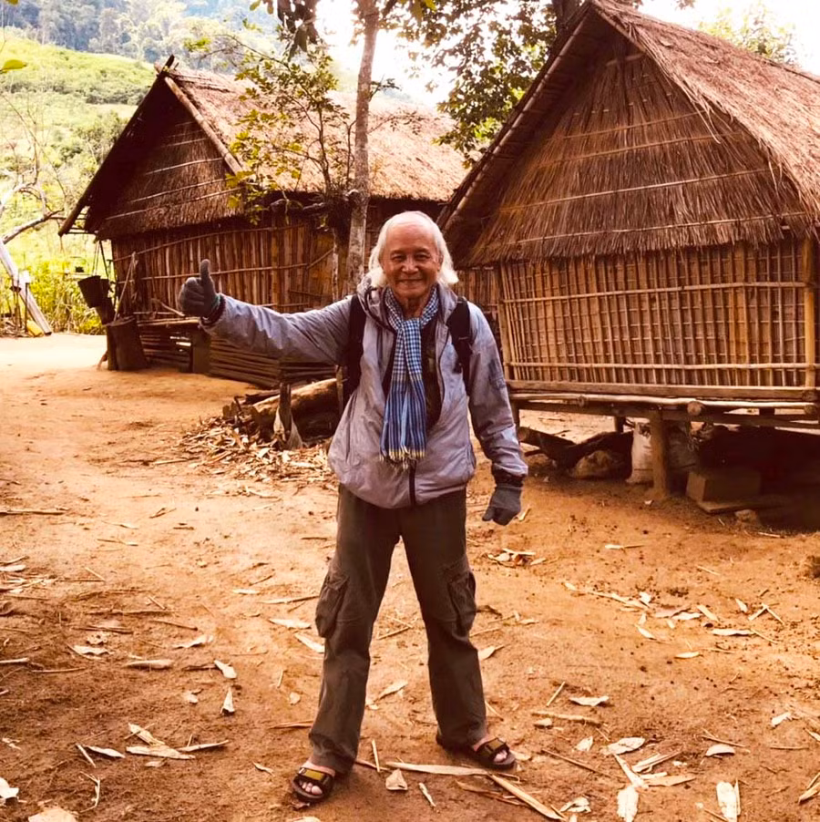 Nghệ sĩ Nhiếp ảnh Nhất Hạnh tích cực về các buôn làng tìm đề tài sáng tác (ảnh nhân vật cung cấp).