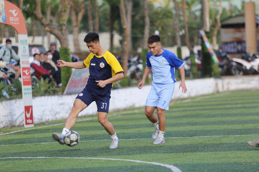 Hơn 130 cầu thủ đã tham gia giải đấu. Ảnh: Văn Ngọc 