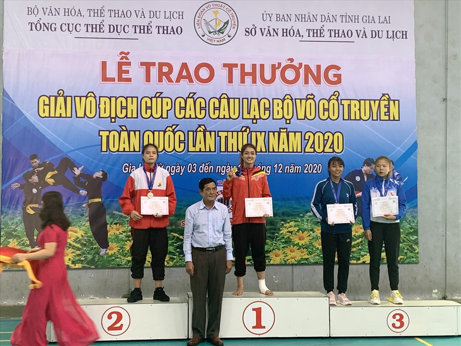 Quỳnh Bích trong một lần đạt huy chương vàng bộ môn Võ cổ truyền toàn quốc. Ảnh: NVCC