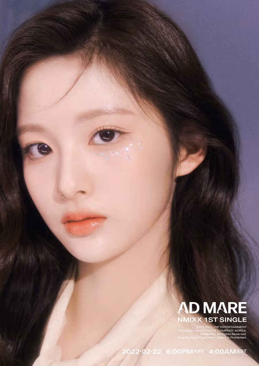 Đặc biệt, vẻ ngoài của thành viên Sullyoon nhận được nhiều sự quan tâm. Cô sở hữu vẻ đẹp ngọt ngào, gương mặt nhỏ nhắn cùng đôi mắt to tròn và môi trái tim xinh xắn. Làn da trắng hồng không tì vết và nụ cười tươi cũng là ưu điểm lớn của mỹ nhân 10X. Ảnh: INSTAGRAM NV