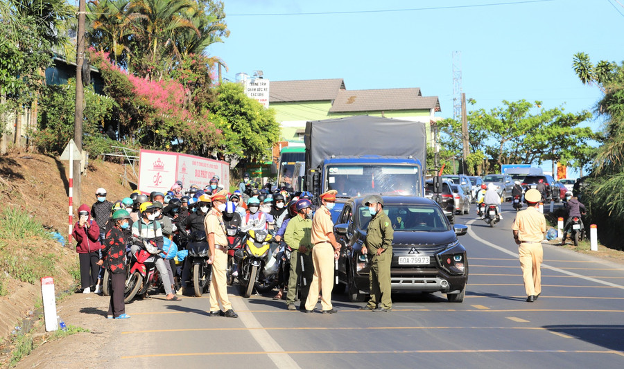 Từ 16 giờ 30 QL 20 đoạn qua cầu Đại Nga được lưu thông 1 chiều.