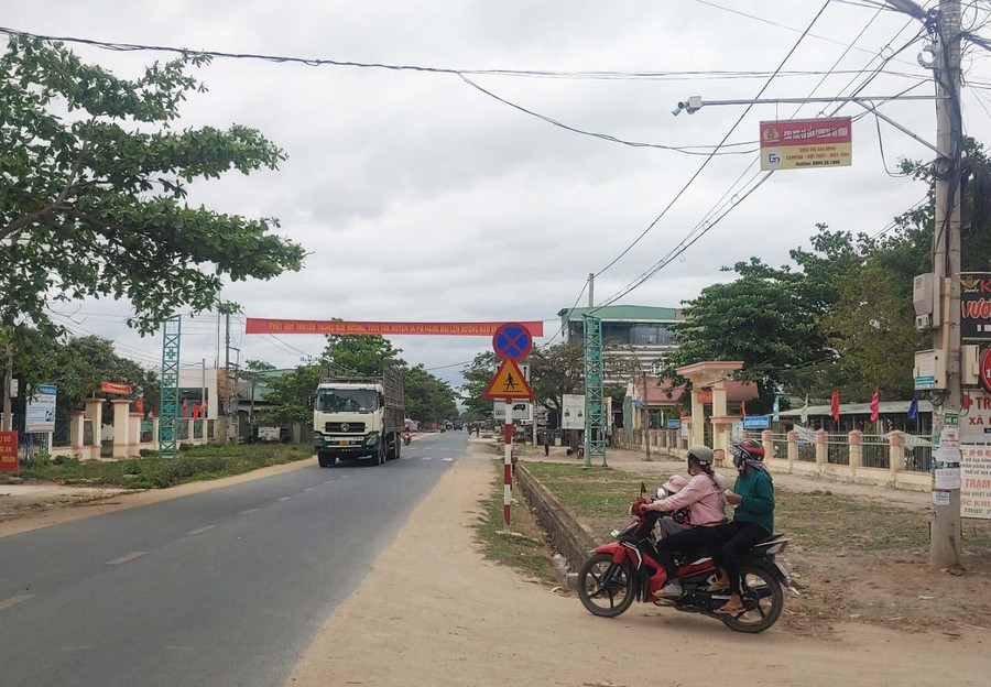 Mô hình camera an ninh của Công an xã Ia Ma Rơn được lắp đặt gần các trường học. Ảnh: R’Ô HOK Mô hình camera an ninh của Công an xã Ia Ma Rơn được lắp đặt gần các trường học. Ảnh: R’Ô HOK