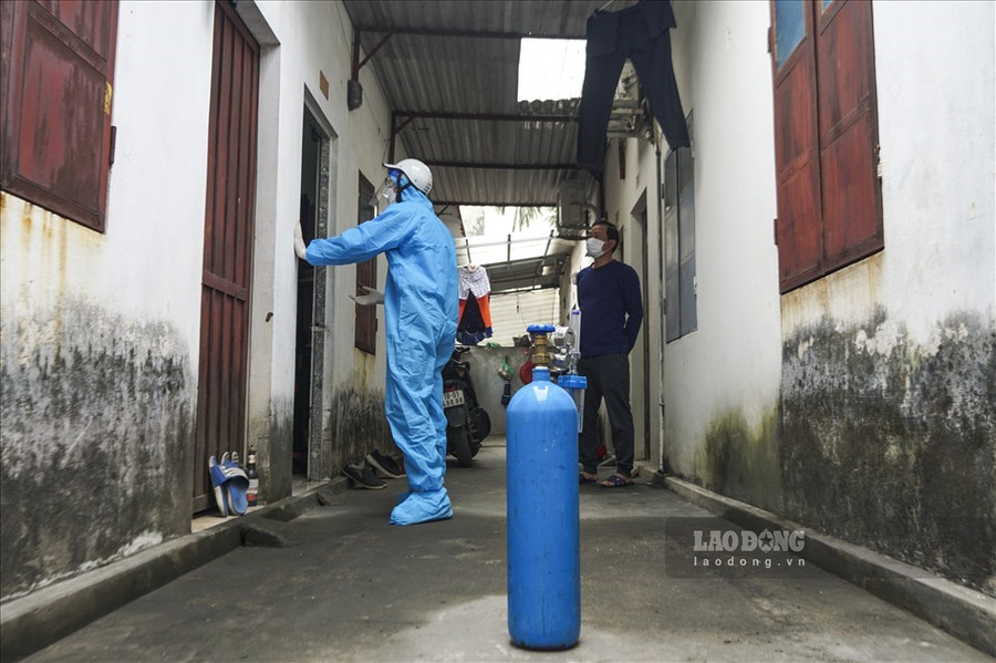 Các thanh niên tình nguyện sẽ liên hệ, mang oxy hỗ trợ F0 điều trị tại nhà.