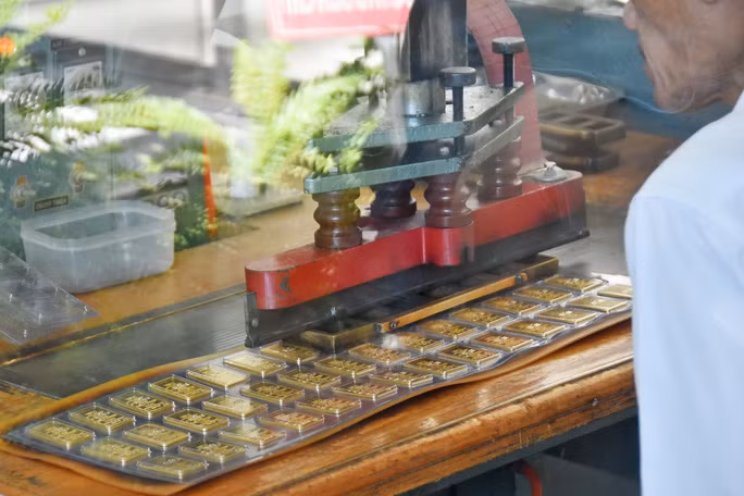  Giá vàng hôm nay của thế giới vọt lên rồi lao xuống