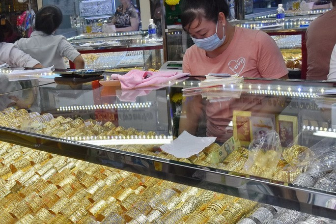 Giá vàng hôm nay của thế giới biến động bất ngờ Giá vàng hôm nay của thế giới biến động bất ngờ