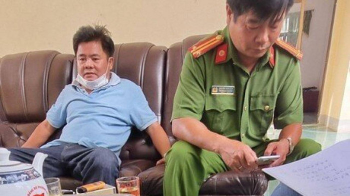 Chủ doanh nghiệp Hiệp Xuân Anh - người đeo khẩu trang có hành vi côn đồ tấn công phóng viên Tạp chí Giao thông vận tải tại Gia Lai.