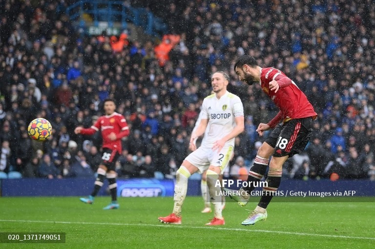 Harry Maguire và Bruno Fernandes ghi 2 bàn từ 2 cú đánh đầu, đưa Man United dẫn 2-0 sau hiệp 1. Ảnh: AFP