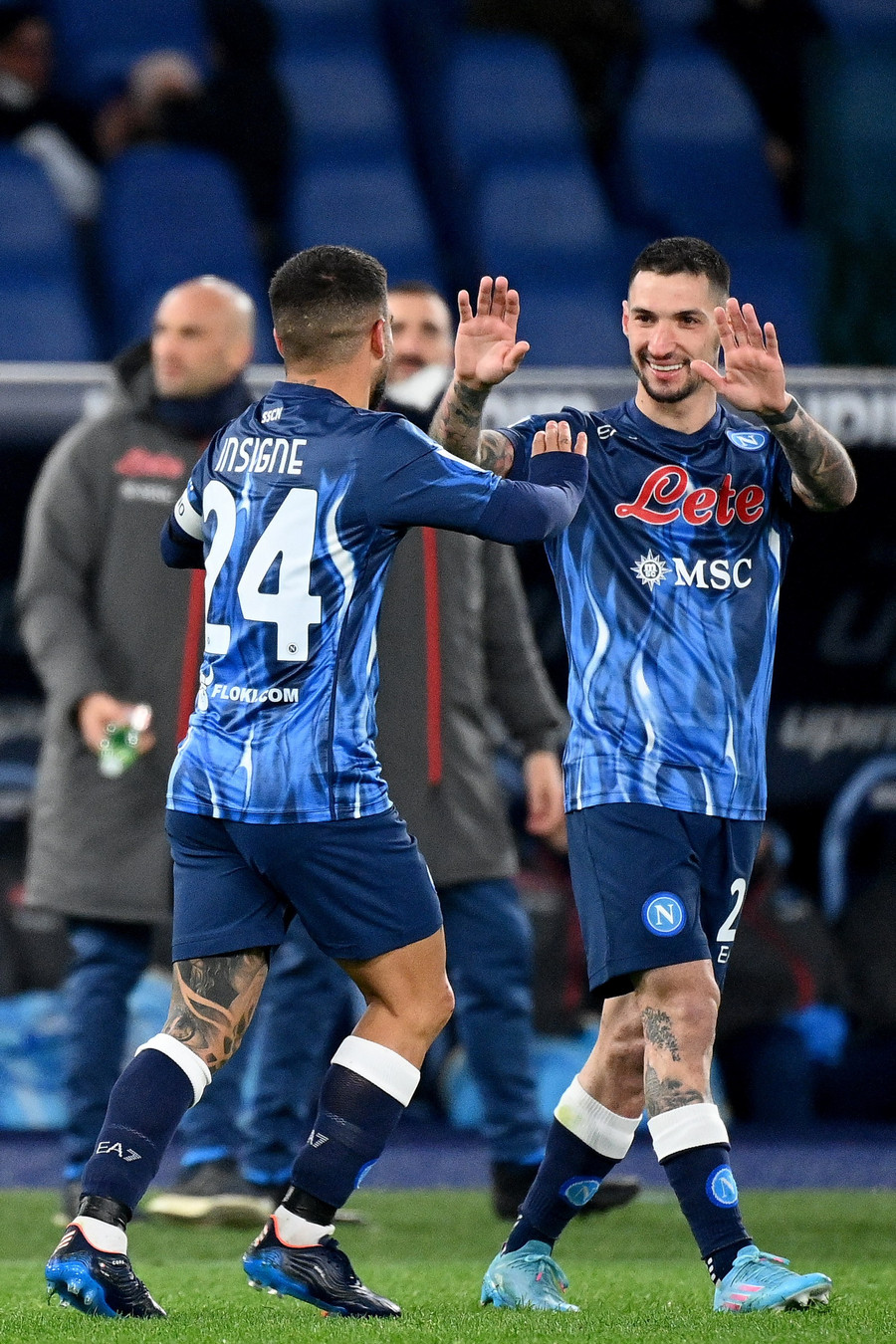 Napoli giành chiến thắng nghẹt thở trước Lazio, qua đó chiếm ngôi đầu Serie A. Ảnh: AFP