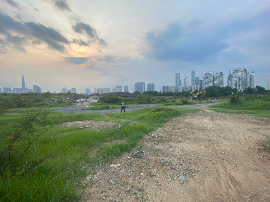 Một dự án ở P.An Phú, TP.Thủ Đức để hoang đất nhiều năm. Ảnh: Đình Sơn