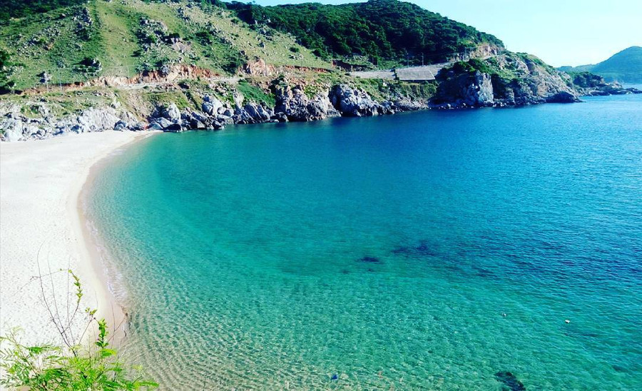 Vẻ đẹp bình yên biển Ninh Chữ. Ảnh: dulichbien.