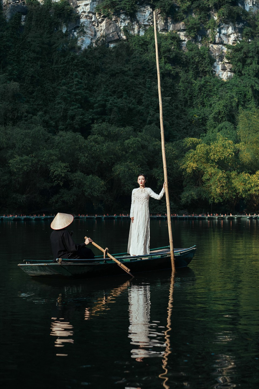 Là ca sĩ hiếm hoi của showbiz Việt phát hành album phòng thu trong thời điểm làng giải trí chịu tác động nhiều của dịch bệnh, trong năm qua, Văn Mai Hương cũng sở hữu thêm nhiều hit ghi dấu ấn tên tuổi như: Hương, Chim quý trong lồng, Mai đây em thương một chàng trai, Trên cây cầu bên sông...