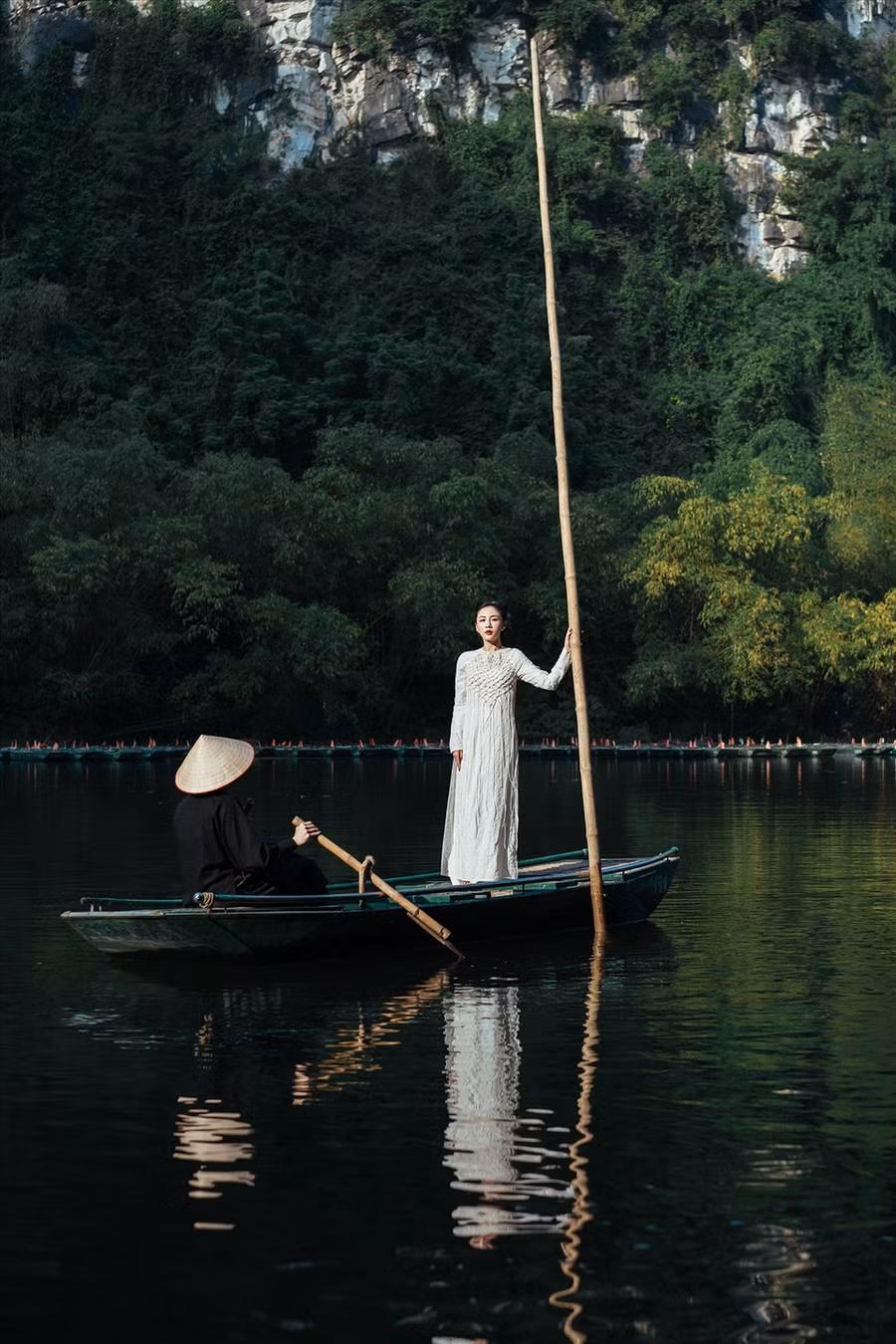 Là ca sĩ hiếm hoi của showbiz Việt phát hành album phòng thu trong thời điểm làng giải trí chịu tác động nhiều của dịch bệnh, trong năm qua, Văn Mai Hương cũng sở hữu thêm nhiều hit ghi dấu ấn tên tuổi như: Hương, Chim quý trong lồng, Mai đây em thương một chàng trai, Trên cây cầu bên sông...