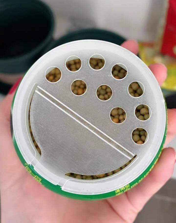 Phân bón tan nhanh thường bốc hơi nhanh, phù hợp với các cây cảnh sắp ra hoa