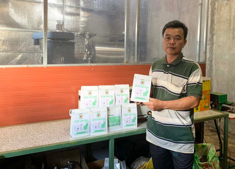 Sản phẩm cà phê Chư Pông của Nguyễn Văn Hương đạt chứng nhận OCOP 3 sao cấp tỉnh năm 2021. Ảnh: Nhật Hào