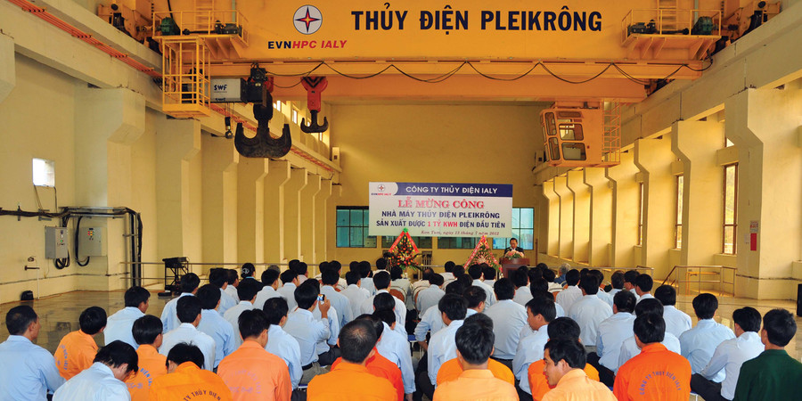 Lễ mừng công Nhà máy Thủy điện Pleikrông sản xuất được 1 tỷ kWh điện đầu tiên (lúc 16 giờ 10 phút ngày 7-7-2012).