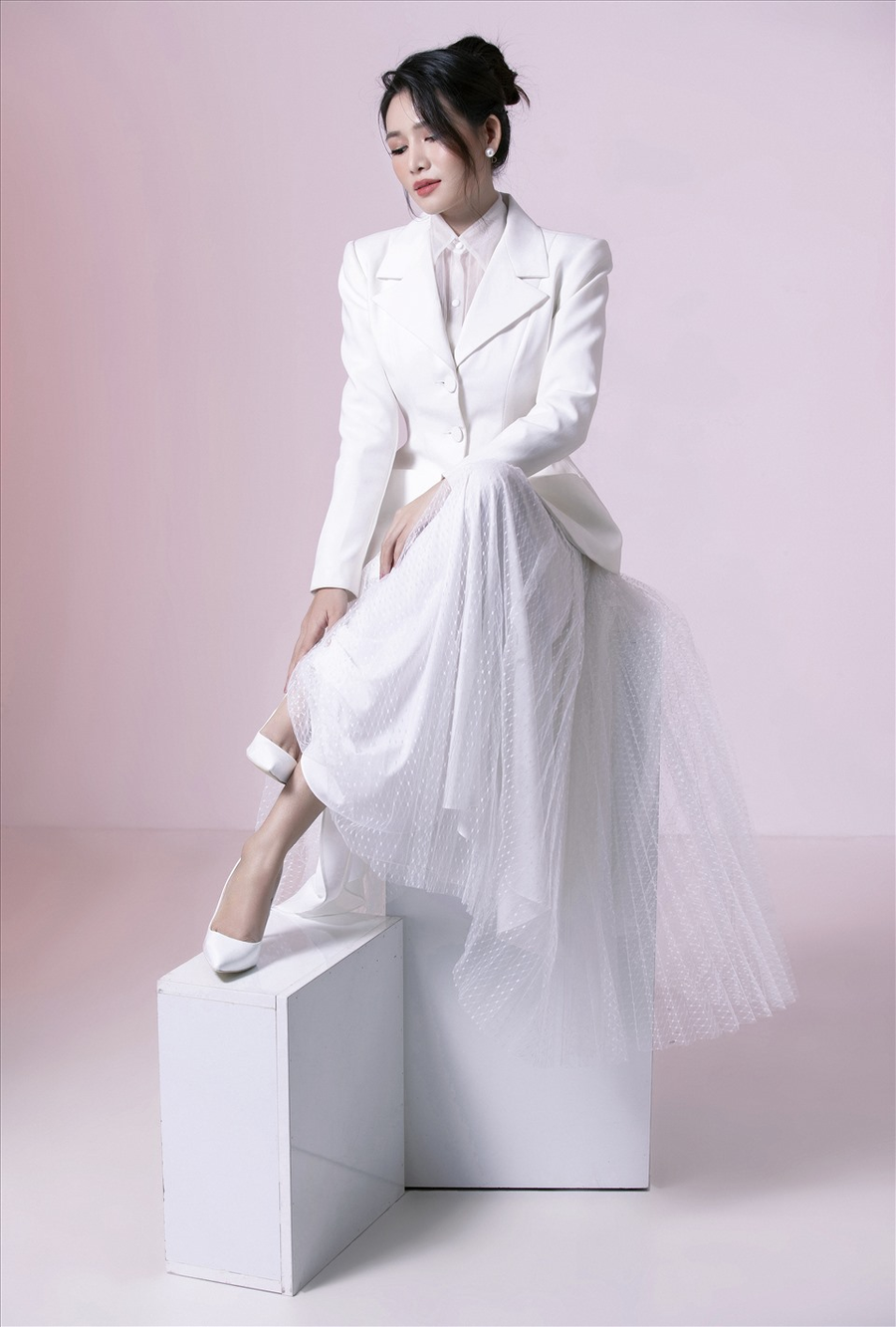 Sau đó, nữ diễn viên tạm rời xa màn ảnh nhỏ để tập trung cho dự án "Nhà không bán". Sau đó, nữ diễn viên tạm rời xa màn ảnh nhỏ để tập trung cho dự án