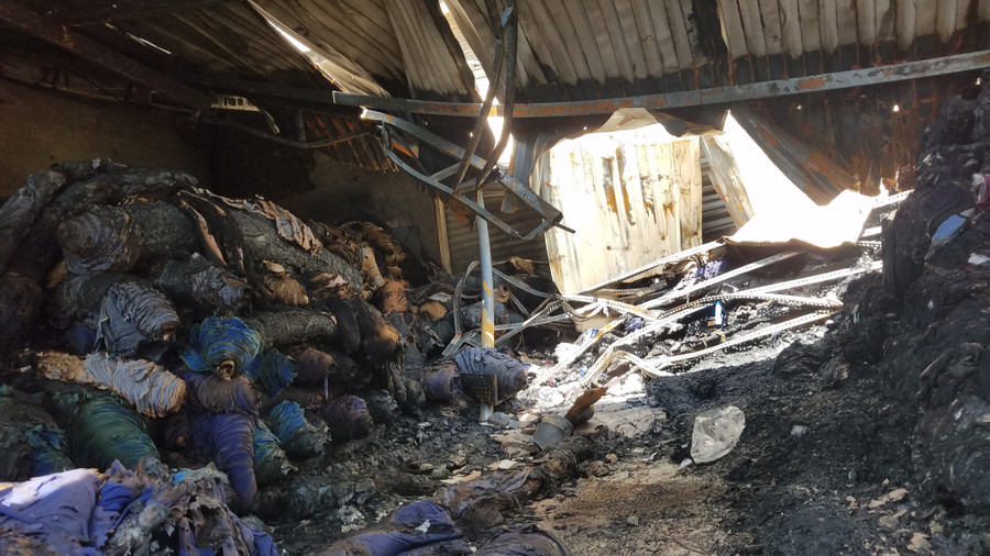 Vụ cháy làm một phần căn nhà đổ sập.