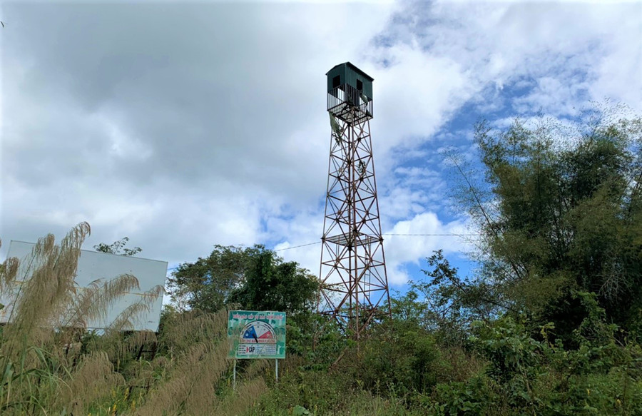 Trong Khu Bảo tồn thiên nhiên Ea Sô, nhiều chòi canh gác được dựng lên phục vụ công tác quản lý, bảo vệ rừng và phòng chống cháy rừng.