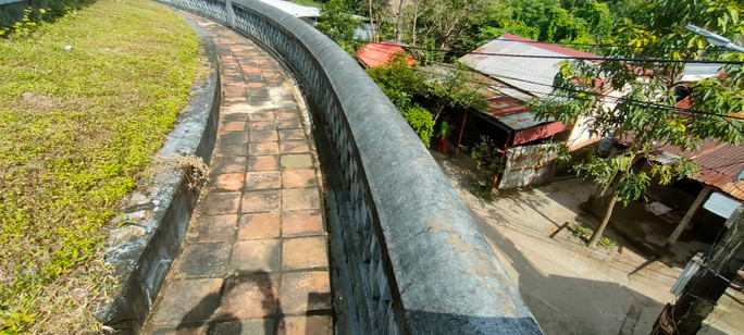 Bên trên tường thành Hổ Quyền.