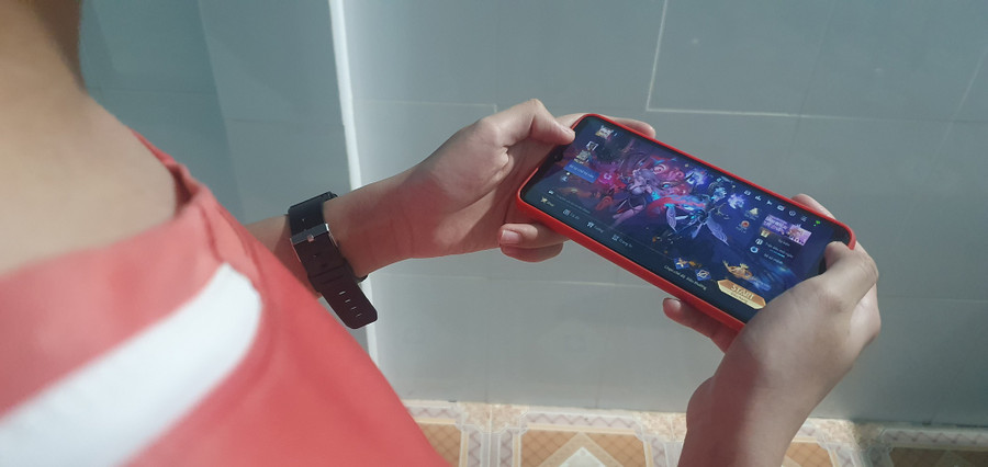 Các tựa game online luôn thu hút các bạn trẻ. Ảnh: T.Đ Các tựa game online luôn thu hút các bạn trẻ. Ảnh: T.Đ