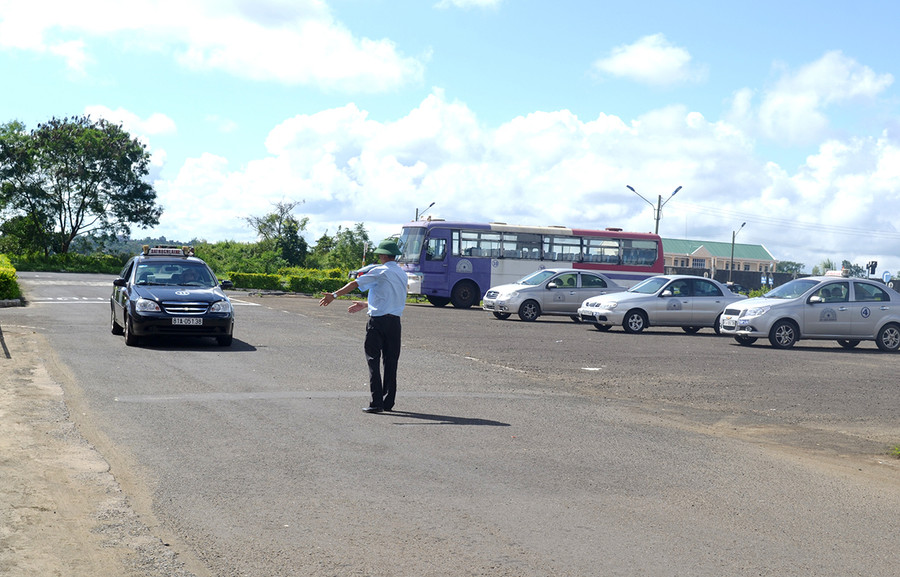 Đào tạo lái xe ô tô tại Trung tâm Đào tạo và Sát hạch lái xe (Công ty Cổ phần Vận tải-Xây dựng Gia Lai). Ảnh: Lê Hòa 