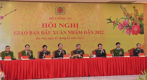 Lãnh đạo Bộ Công an giao ban trực tuyến với công an các đơn vị, địa phương Lãnh đạo Bộ Công an giao ban trực tuyến với công an các đơn vị, địa phương