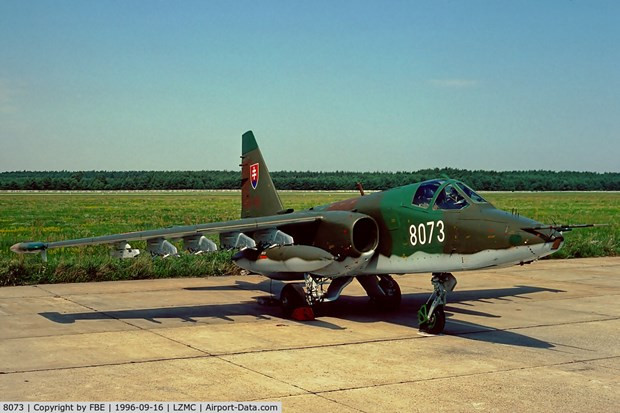 Máy bay Su-25K ở sân bay quân sự Malacky-Kuchyna. (Nguồn: airport-data.com) Máy bay Su-25K ở sân bay quân sự Malacky-Kuchyna. (Nguồn: airport-data.com)