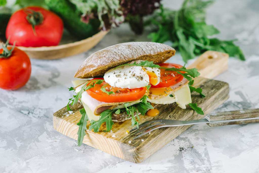 Trứng là nguồn protein quen thuộc và dễ tìm. Ảnh: Shutterstock