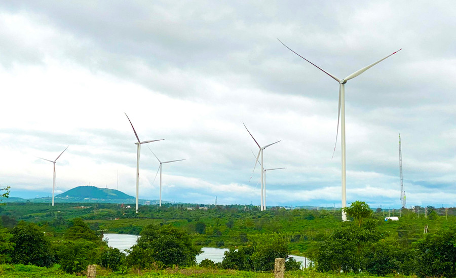 Cánh đồng điện gió của Nhà máy Điện gió Phát triển Miền núi (xã Bàu Cạn, huyện Chư Prông). Ảnh: Hà Duy