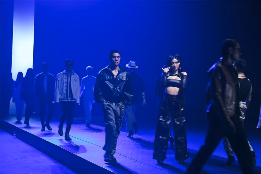 Những hình ảnh đầu tiên trong MV đầu tay của người đẹp cũng chính thức được hé lộ. Ảnh: Sen Vàng.